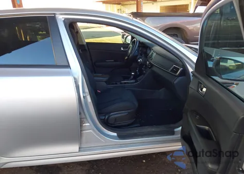 2017 Kia Optima Lx z USA, uszkodzony, nr VIN 5XXGT4L33HG173847